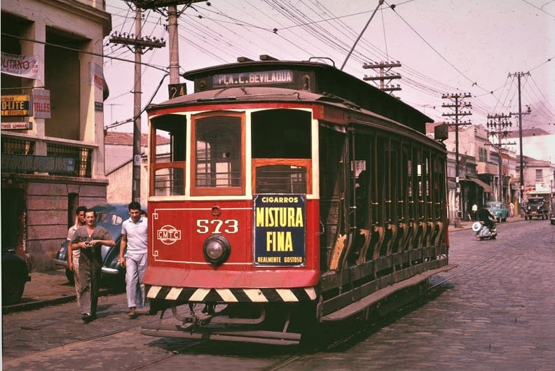 O último bonde elétrico circulou na cidade até 1968.