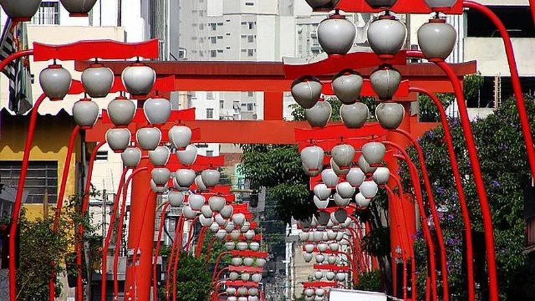 A Liberdade ganhou ares japoneses muito em razão do turismo.