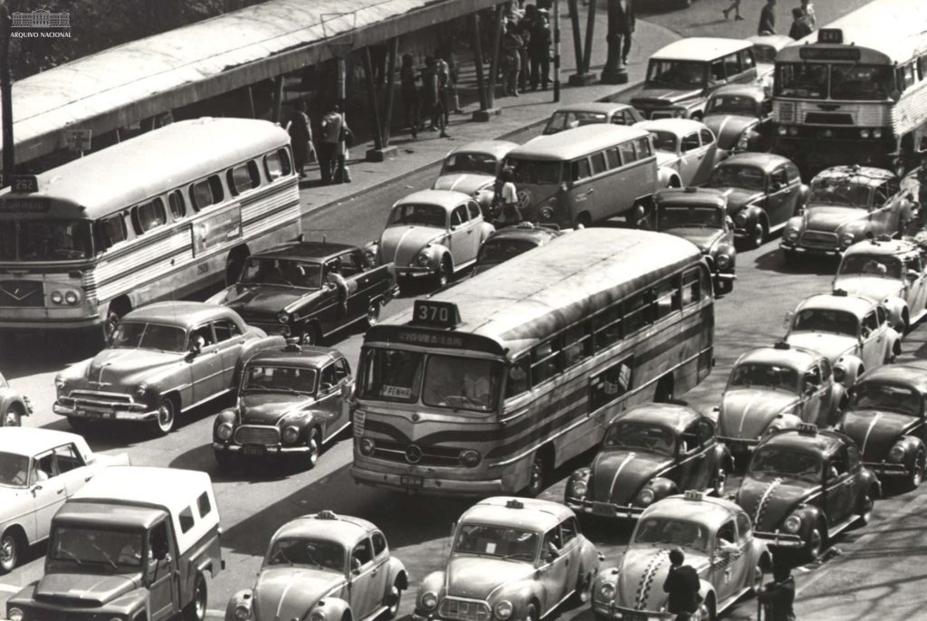 Em 1968 congestionamentos, principalmente no centro de SP já davam uma ideia do que viria a acontecer no futuro.