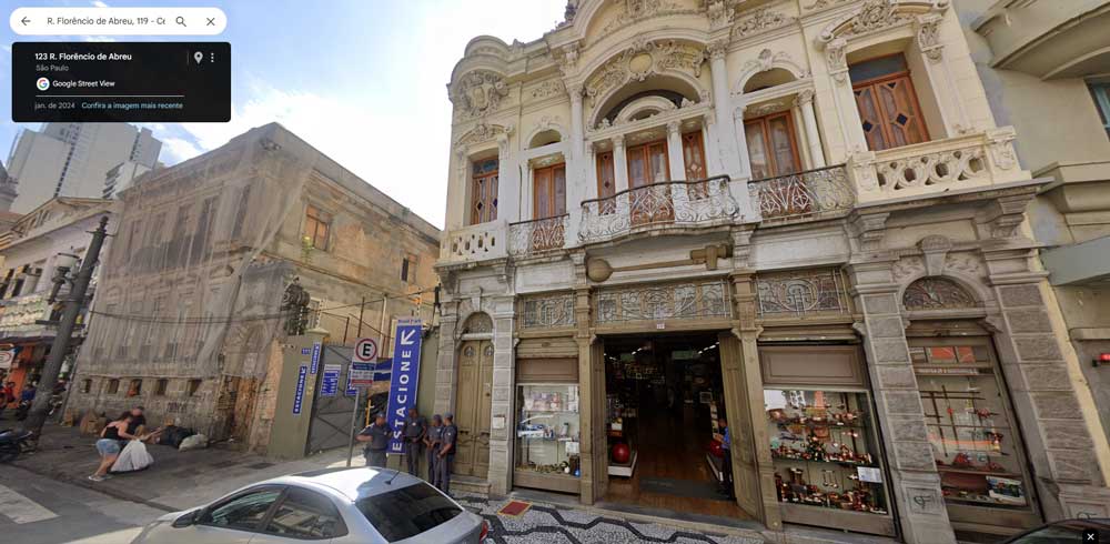 Contraste entre a conservada Casa da Boia e o deteriorado Casarão Marieta Teixeira de Carvalho.