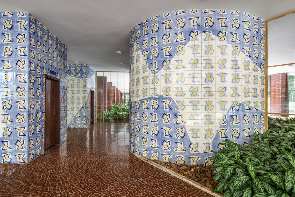 Hall do Ed. Prudência murais de Burle Marx.