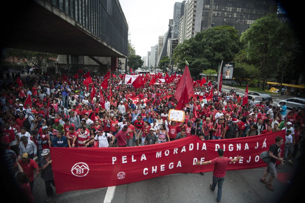 Movimento de moradores de rua protestam por políticas públicas na Av. Paulista.