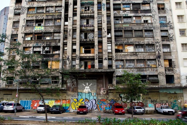 Edifício abandonado na Av. 9 de Julho é um dos que poderiam ser reformados para moradia.