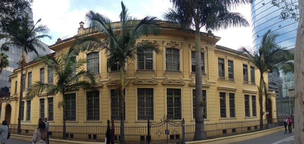 Escola Estadual Rodrigues Alves.