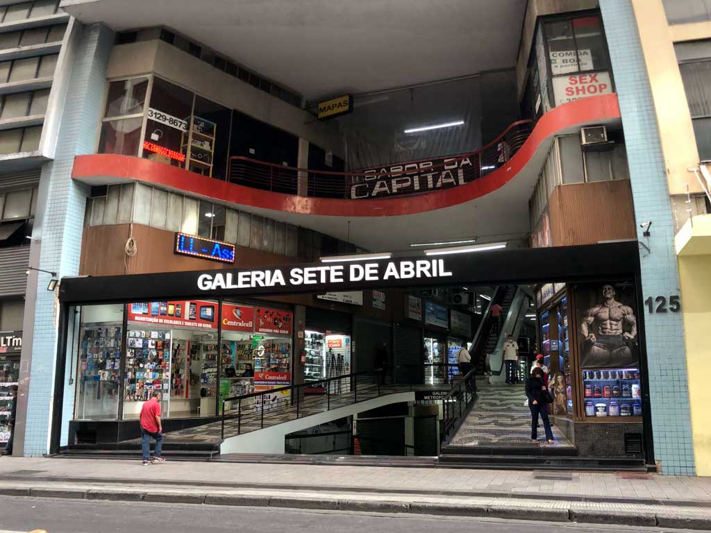 Hoje as poucas lojas físicas que restaram dos tempos de "ouro" da fotografia se concentram basicamente na galeria sete de abril.
