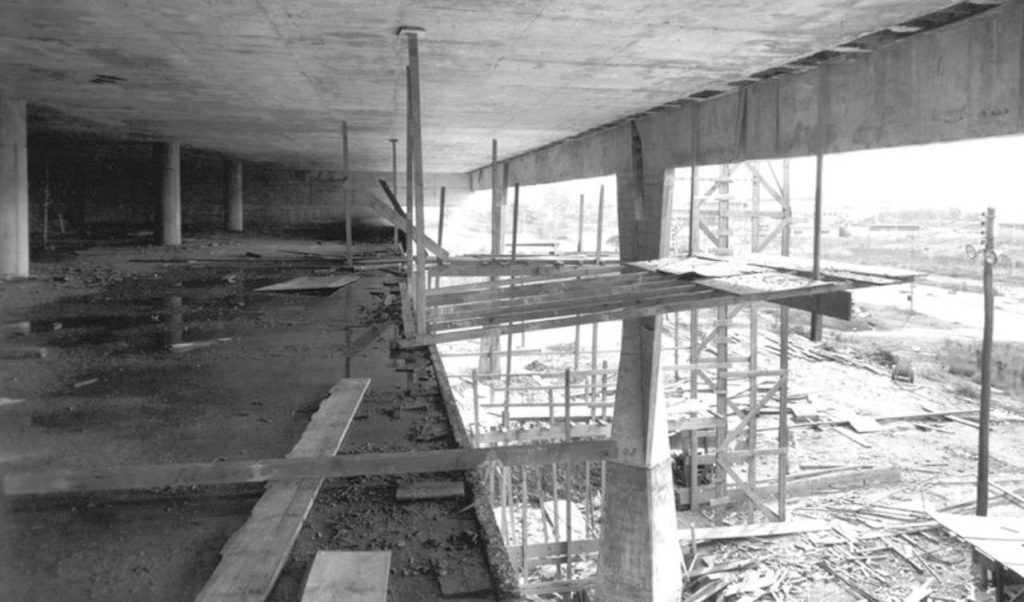 Edifício da FAU em construção.