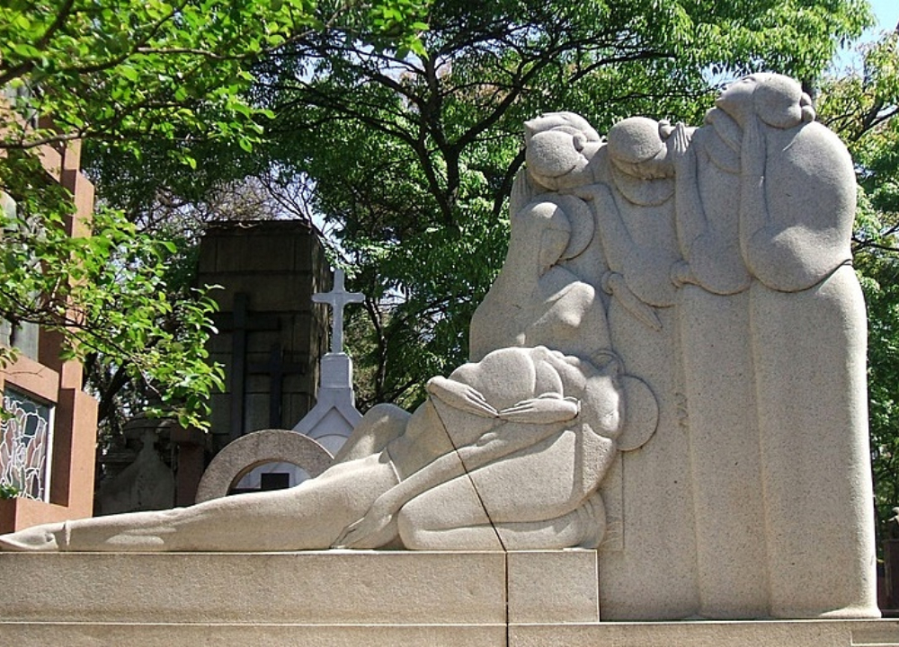 Além de centenas de obras como "O Sepultamento" de Victor Brecheret.