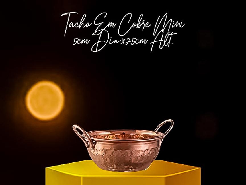 Uma das delicadas miniaturas em cobre que a Casa da Boia comercializa.