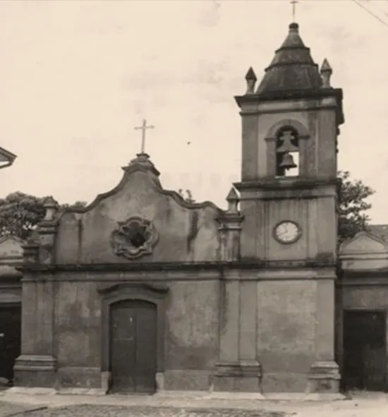Capela dos Aflitos, onde ficava o cemitério de mesmo nome, no bairro que ganhou o nome de Liberdade, em razão de uma violência do império contra um brasileiro.