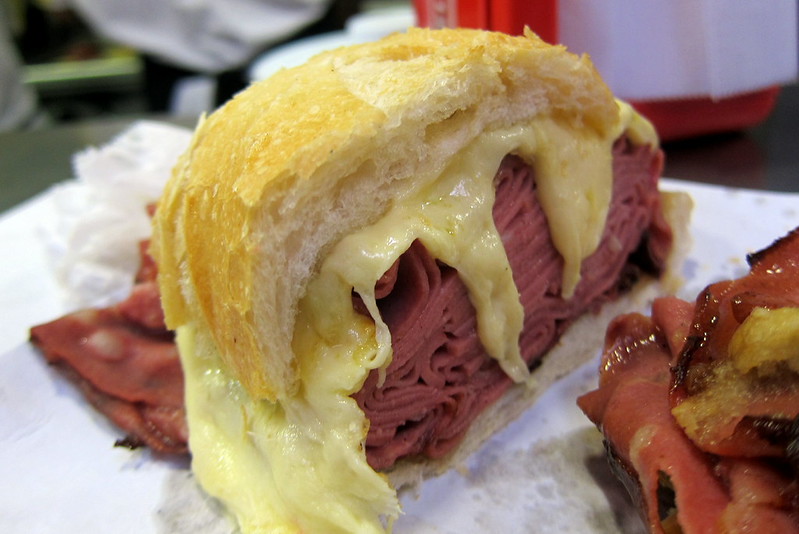 O polêmico e exagerado sanduíche de mortadela.