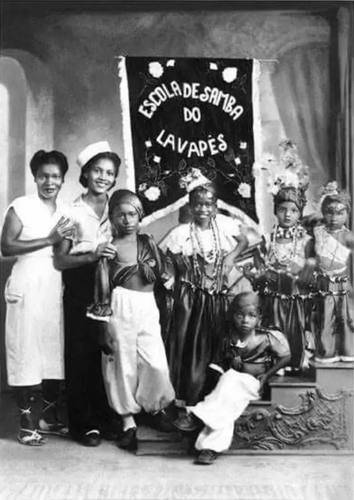 Madrinha Eunice (esquerda) e integrantes da Lavapés.