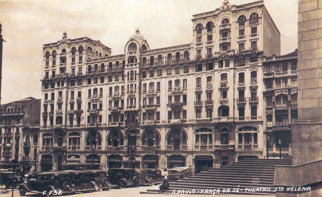O belo Edifício Santa Helena, em estilo eclético, o mesmo estilo arquitetônico da Casa da Boia.