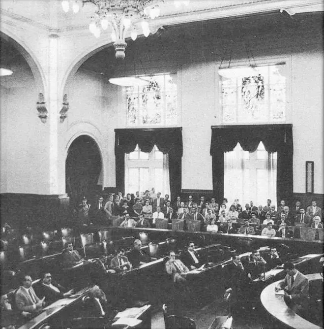 Sessão da Câmara Municipal no chamado "Salão Azul".