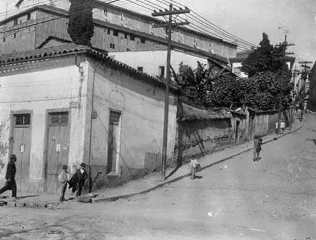 A esquina da Ladeira Porto Geral com a rua 25 de Março, depois da extinção do porto.