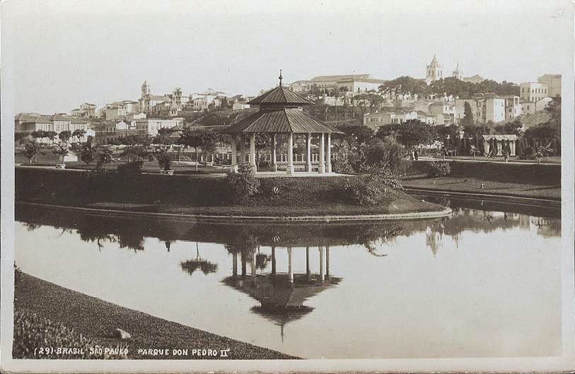 A Ilha dos Amores foi erguida no leito modificado do rio. O local hoje abriga o Parque Dom Pedro II.