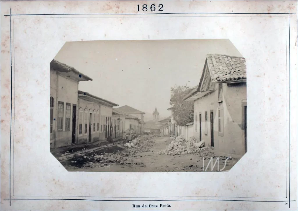 Registro da região central da cidade de São Paulo em 1862. Taipa de pilão nos edifícios e calçamento precário.