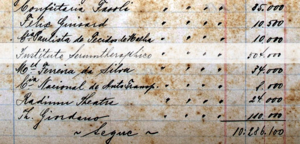 Detalhe de livro-caixa da Casa da Boia com registro de venda para o Instituto Serumtheraphico.