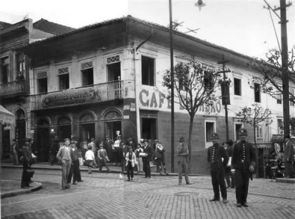 Café Brando, reduto de artistas e intelectuais.