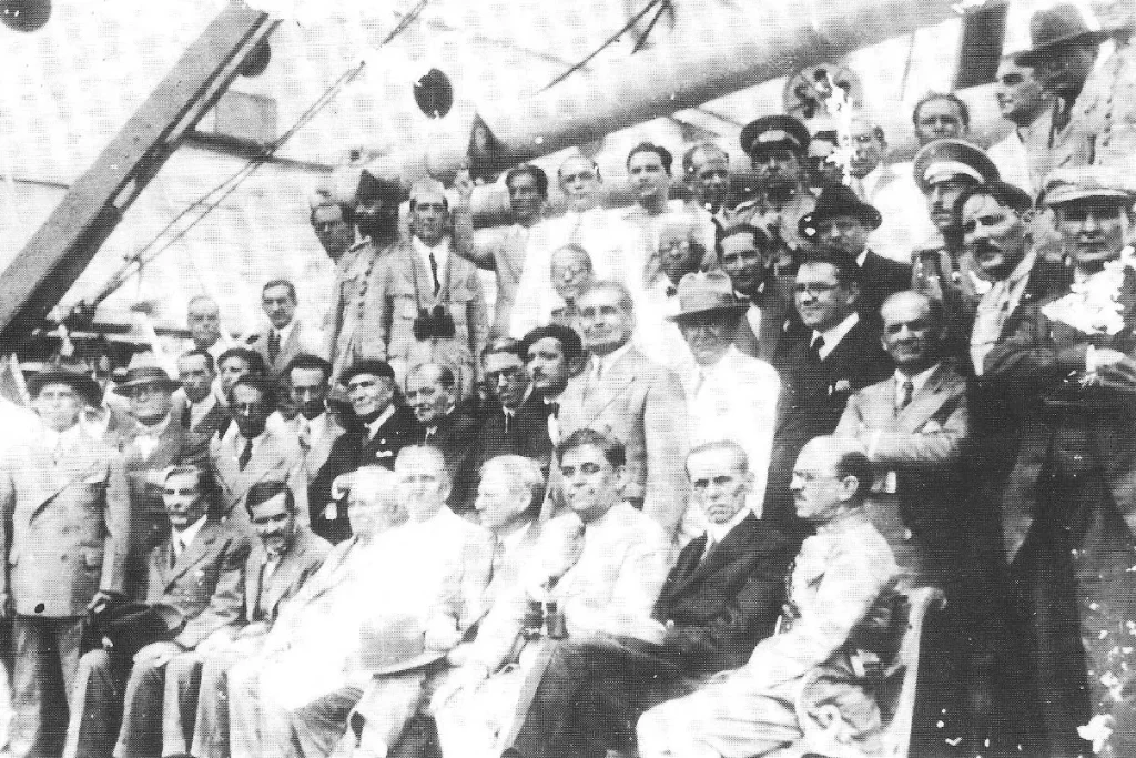 Intelectuais e líderes revolucionárioos, entre eles Julio e Francisco Mesquita foram deportados para Portugal.
