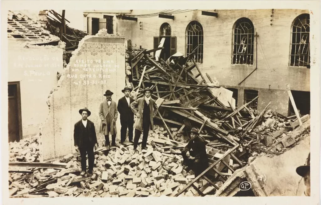 Casas bombardeadas em 1924, na capital paulista.