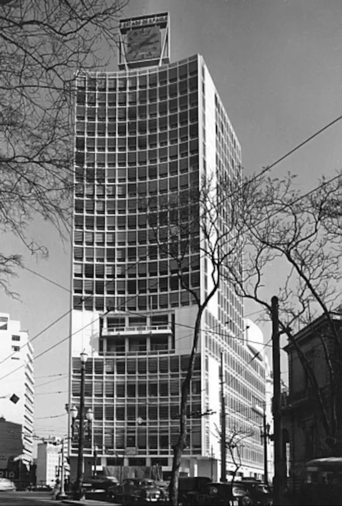 O edifíco do Estado de São Paulo na rua Major Quedinho.