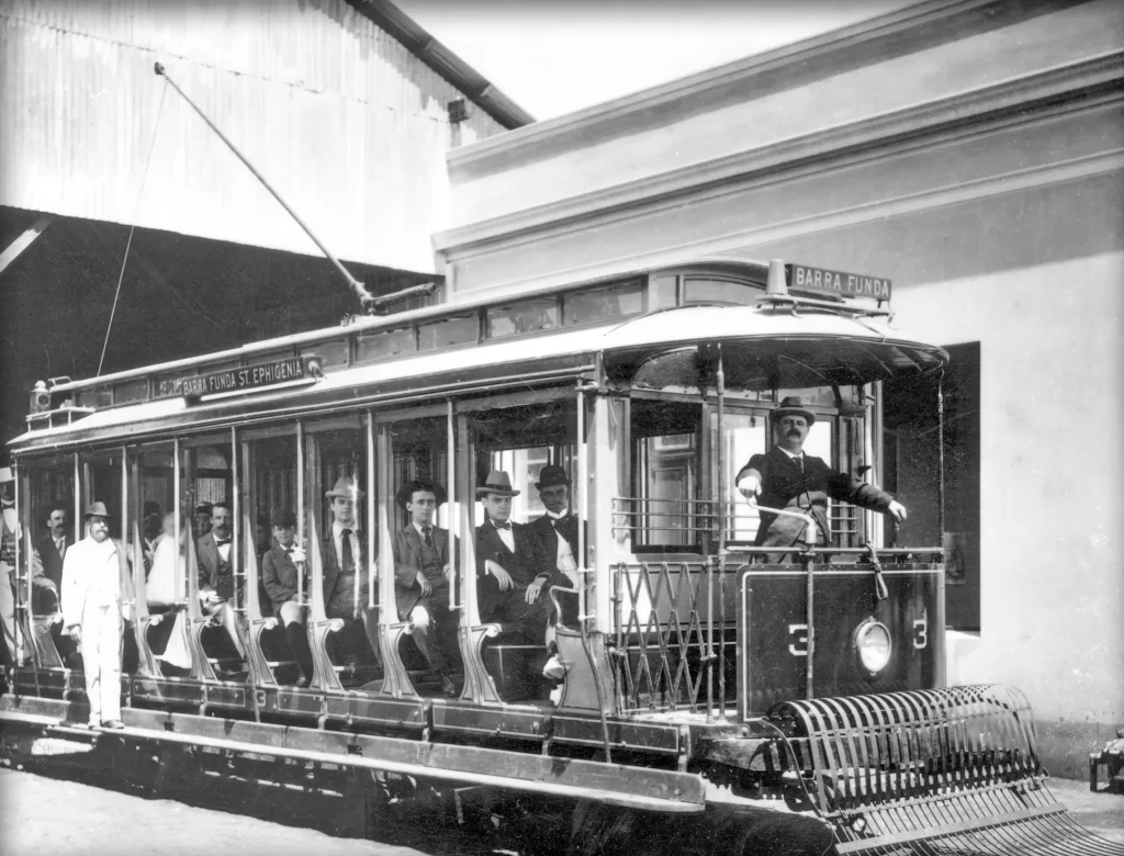 Viagem inaugural do bonde elétrico, em 7 de maio de 1900.