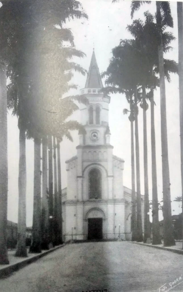 Em Lorena Dom Pedro teria plantado uma das palmeiras, que dão nome à rua da cidade.