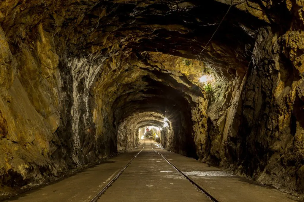 Túnel de ligação das instalações da usina sob a Serra do Mar.