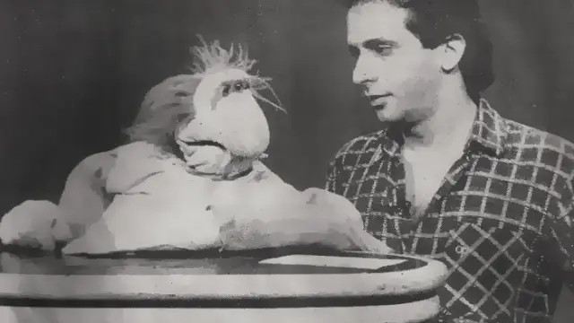 O boneco Capivara e o apresentador Beto Rivera, do "Clip Trip".