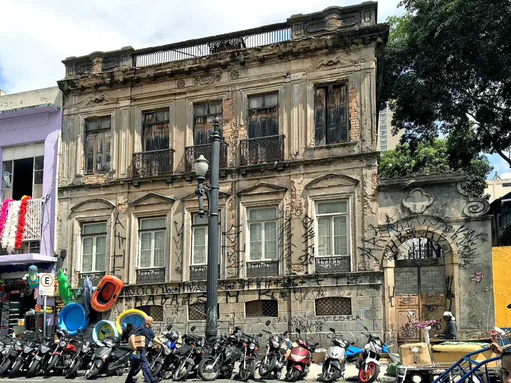 Casarão Marieta Teixeira de Carvalho, ao lado da Casa da Boia.